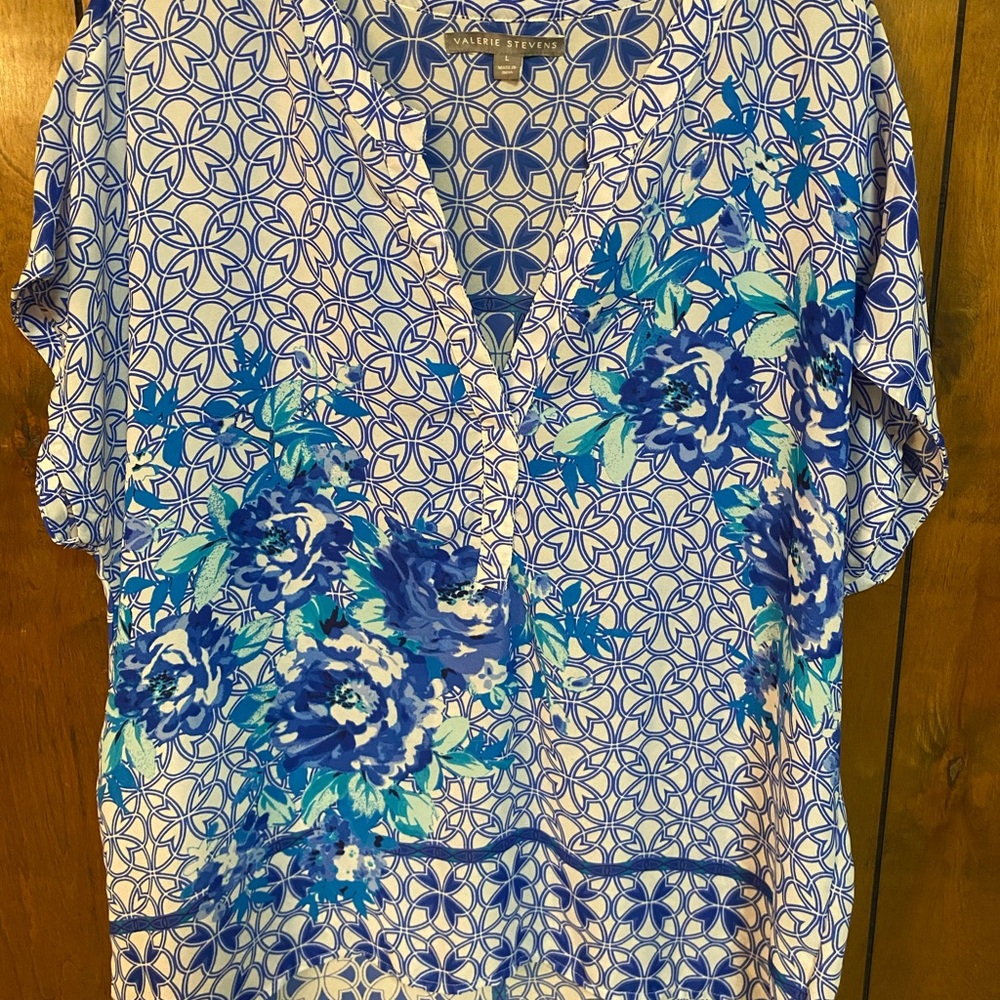 Valerie Stevens Blue & White Floral V-Neck Blouse